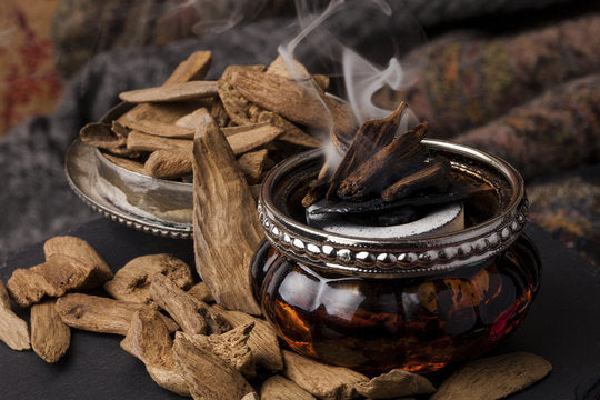 What is Oud & What Does Oud Perfume Smell Like?
